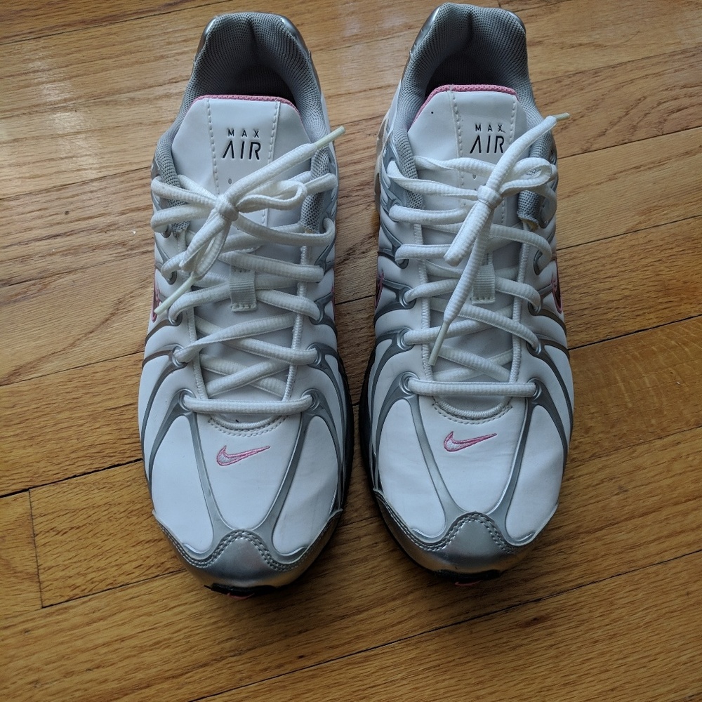Nike Women's Tennis Shoes Size 8
